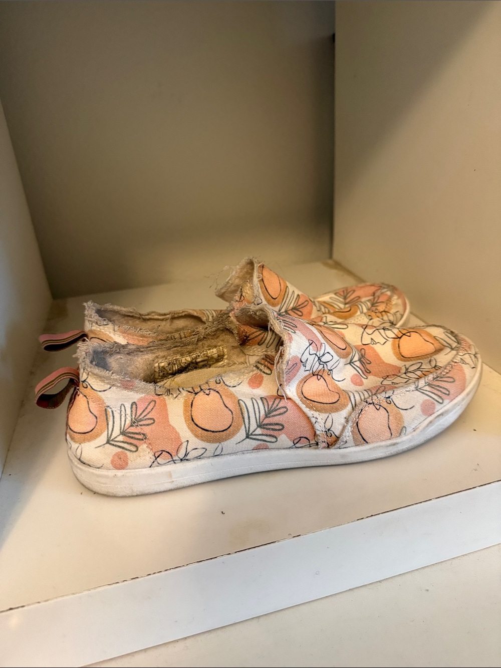 Vionic Peach-Print Slip-On Sneakers in Peach and White